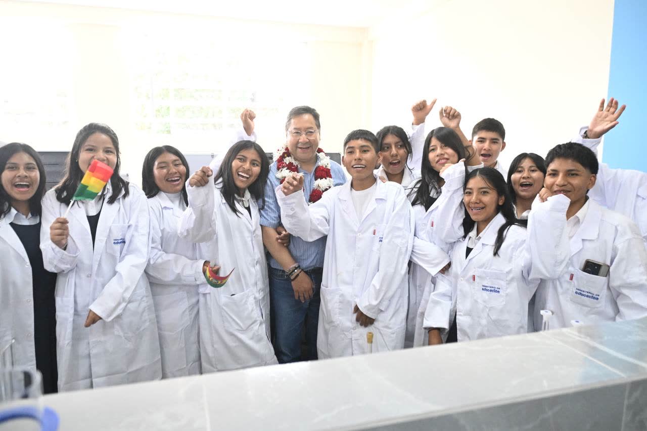 El Jefe de Estado entrega en Tarija una unidad educativa para un millar ...