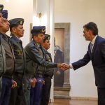 Paz se reúne con el Alto Mando Militar para recuperar la institucionalidad de las FFAA