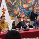 Gobierno y choferes firman acuerdo y se levantan medidas de presión en todo el país