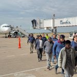 Vuelo solidario permite el retorno de bolivianos varados en Puno y Desaguadero