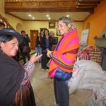 La Primera Dama entrega alimentos de la campaña “una Bolivia, un corazón” en predios del DEGSE en El Alto
