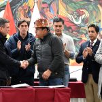 Gobierno y COB firman acuerdo: se levantan los bloqueos y se restituye el orden en el país