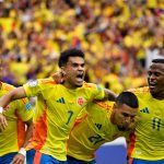 Daniel Muñoz derriba el muro de Mpasi y mete a Colombia en la siguiente ronda