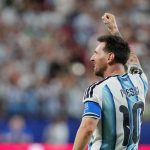 El show de Messi con tres goles y récord Mundial