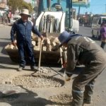Subalcaldía del Distrito 6 realiza mantenimiento y bacheo en la avenida Juan Pablo II de El Alto