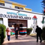 Trabajadores del Hospital Holandés de El Alto se declaran en emergencia por despido masivo de personal contratado