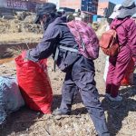 ​Funcionarios de la Alcaldía de El Alto retiran toneladas de residuos en las riberas de los ríos Seco y Seke