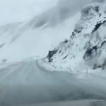 Policía Boliviana suspende salidas al norte de La Paz por intensas nevadas en la Cumbre