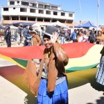 Alcalde Roca encabeza desfile cívico en el Distrito 8 y convoca a construir el país en unidad