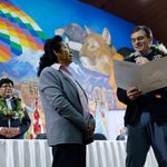 Paz lanza programa de titulación masiva e inicia la entrega de 30.832 documentos de propiedad en Bolivia
