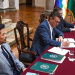 Paz promulga crédito de $us 30,2 millones para modernizar el sistema de alumbrado público en el país