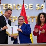 Ministerio de Salud y deportes entrega 520 nuevos ítems para fortalecer servicios de salud en La Paz